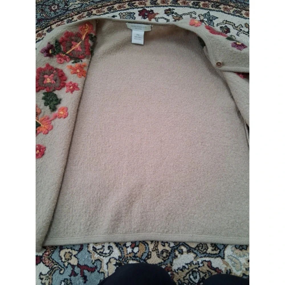 vintage 100 % Wool.Appleseed's Petites floral embroidered cardigan. P M . - Picture 13 of 14